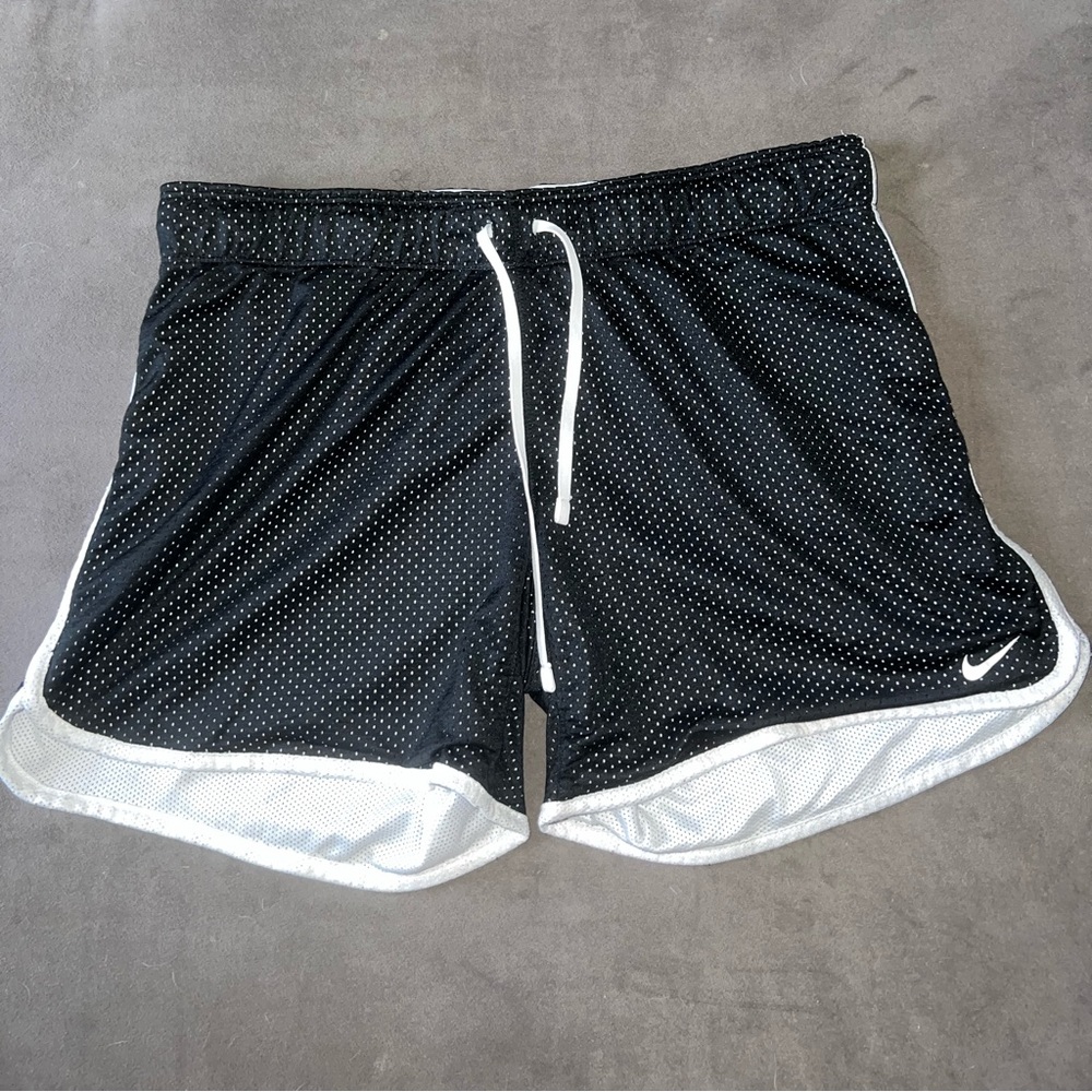 Nike mesh shorts black white size Medium